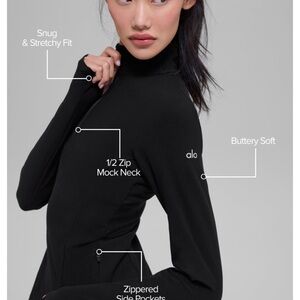 ALO Yoga Women's Black Mock Neck Sweatshirt
